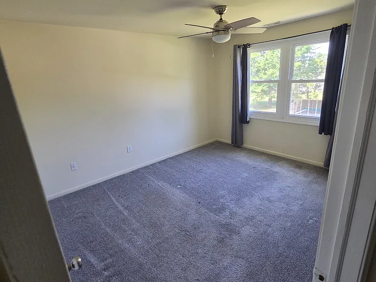 141-143 Curtis Ave — Photo 9
