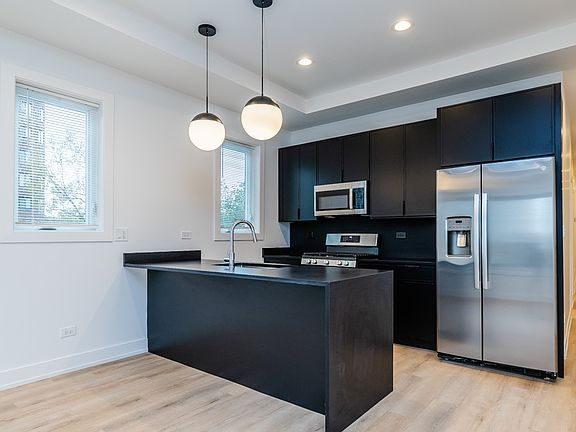 3rd image of 6031 S Vernon Ave #1