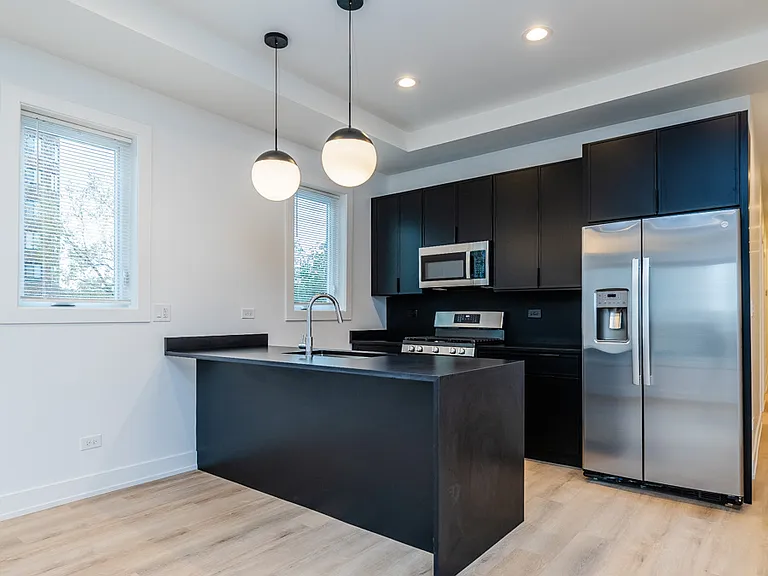 6031 S Vernon Ave #1 — Photo 3