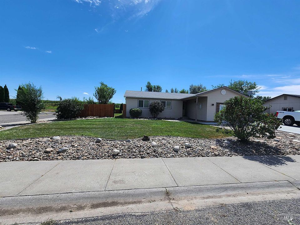 1st image of 101 Birchwood Cir S