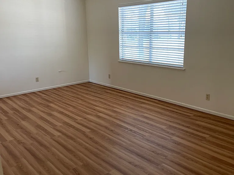 212 Skylark Dr — Photo 8