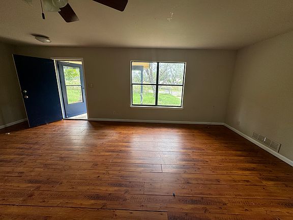 4th image of 851 Aspen Ln
