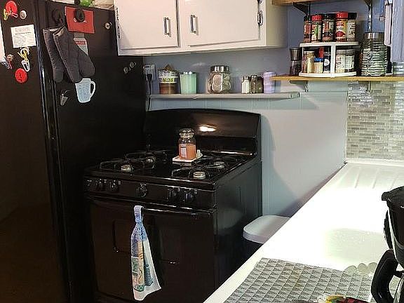 5th image of 28 Kemp Ave
