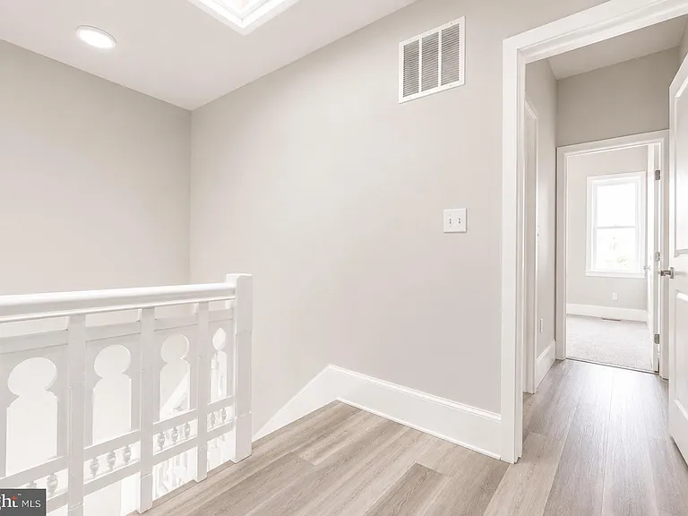 1922 W Baltimore St — Photo 16