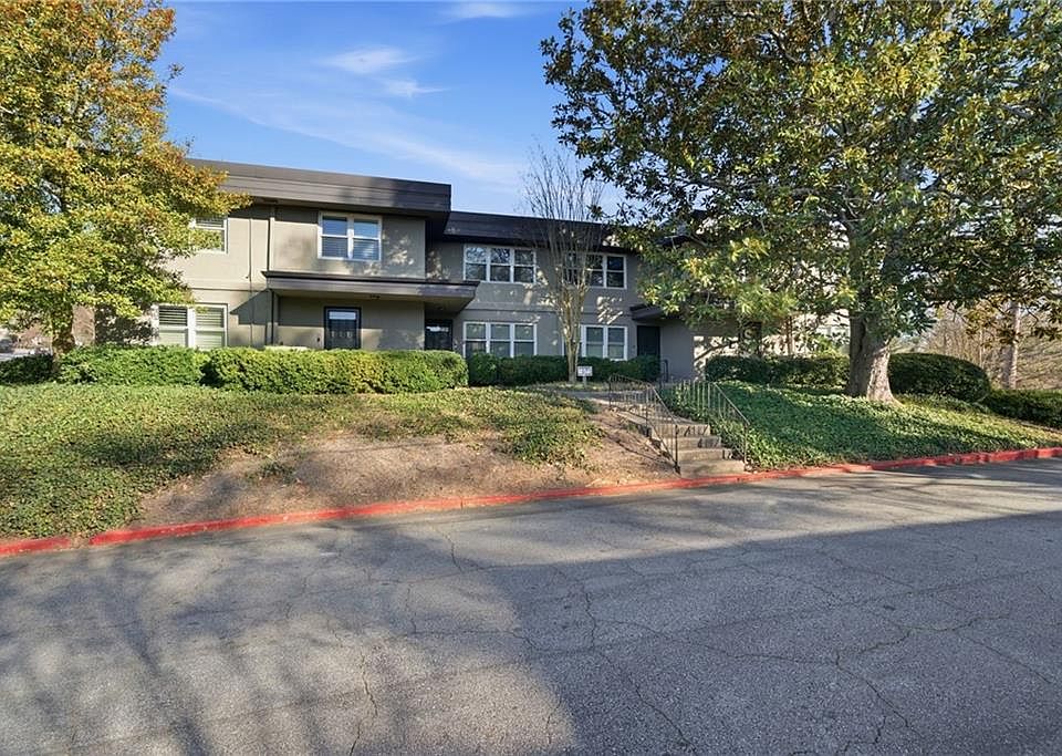 1st image of 285 Lakemoore Dr NE APT B