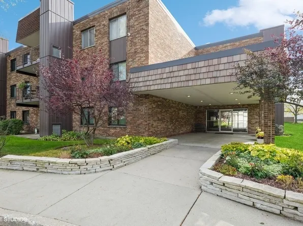 522 E Algonquin Rd APT 104, Schaumburg, IL 60173