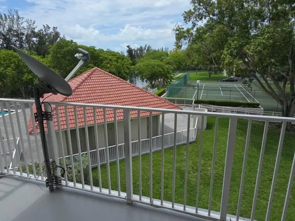 8200 SW 210th St, Cutler Bay, FL