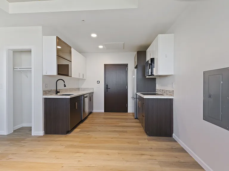 Reese Tower — Photo 23