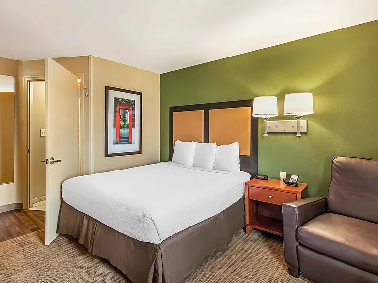 Studio Suite - 1 Queen Bed