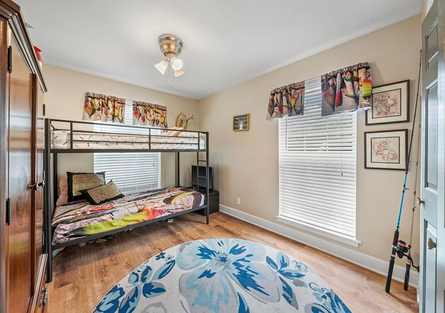 For Lease!! Great Location! — Photo 3