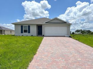 9018 S Castle Ct, Labelle, FL 33935