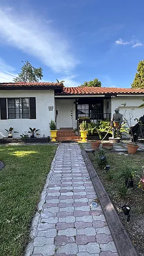 330 Morningside Dr Photo 1