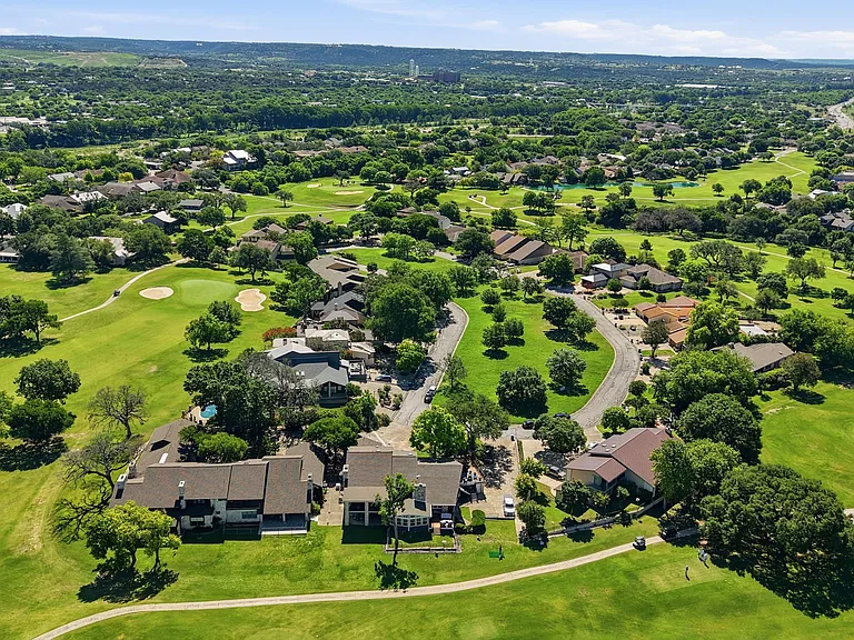701 Oakland Hills Ln — Photo 35