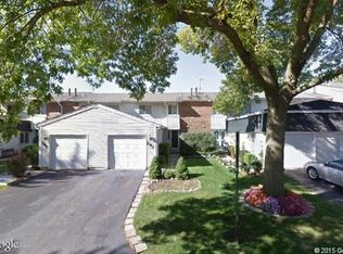 242 Diane Ln, Bolingbrook, IL 60440