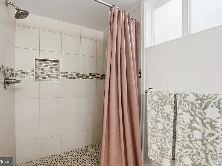 810 Venice Dr — Photo 16