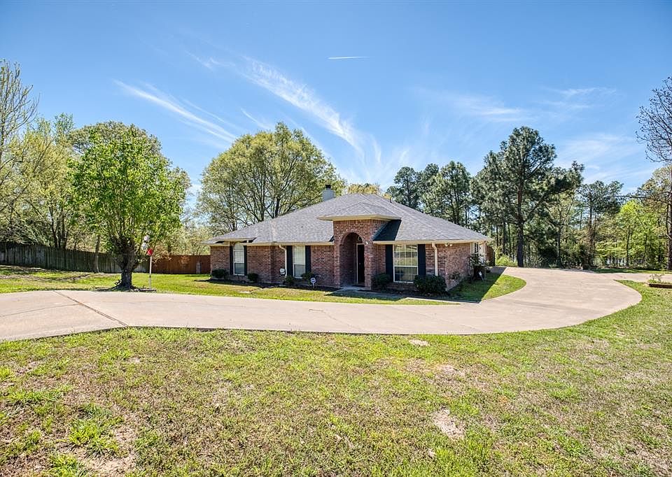 1st image of 802 Brownwood Cir