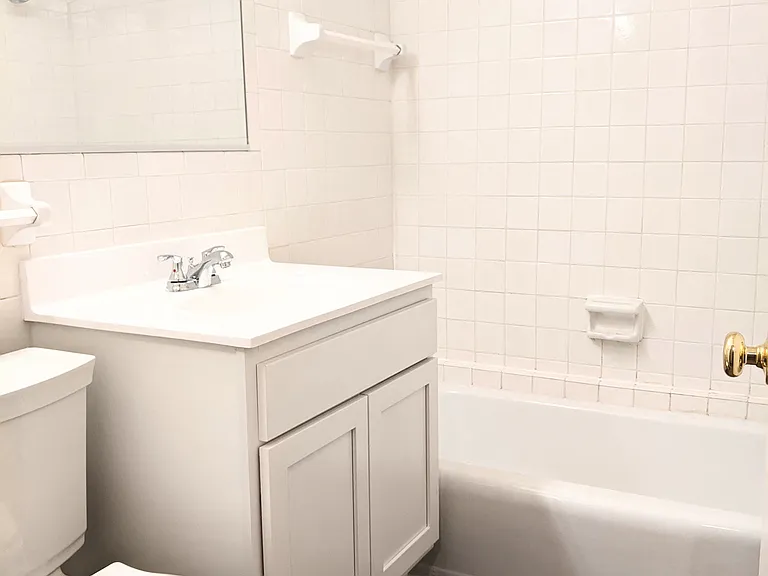 Seasons Park Apartments — Photo 15