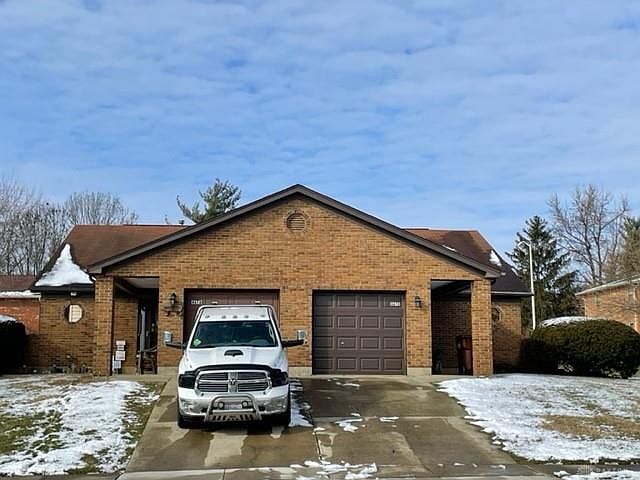 1st image of 487 Oxford Dr
