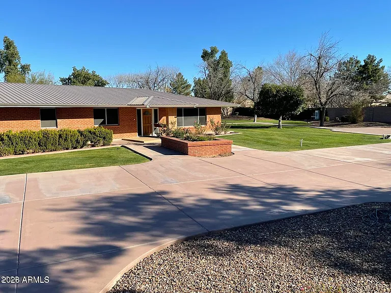 375 S Buena Vista Ave — Photo 27