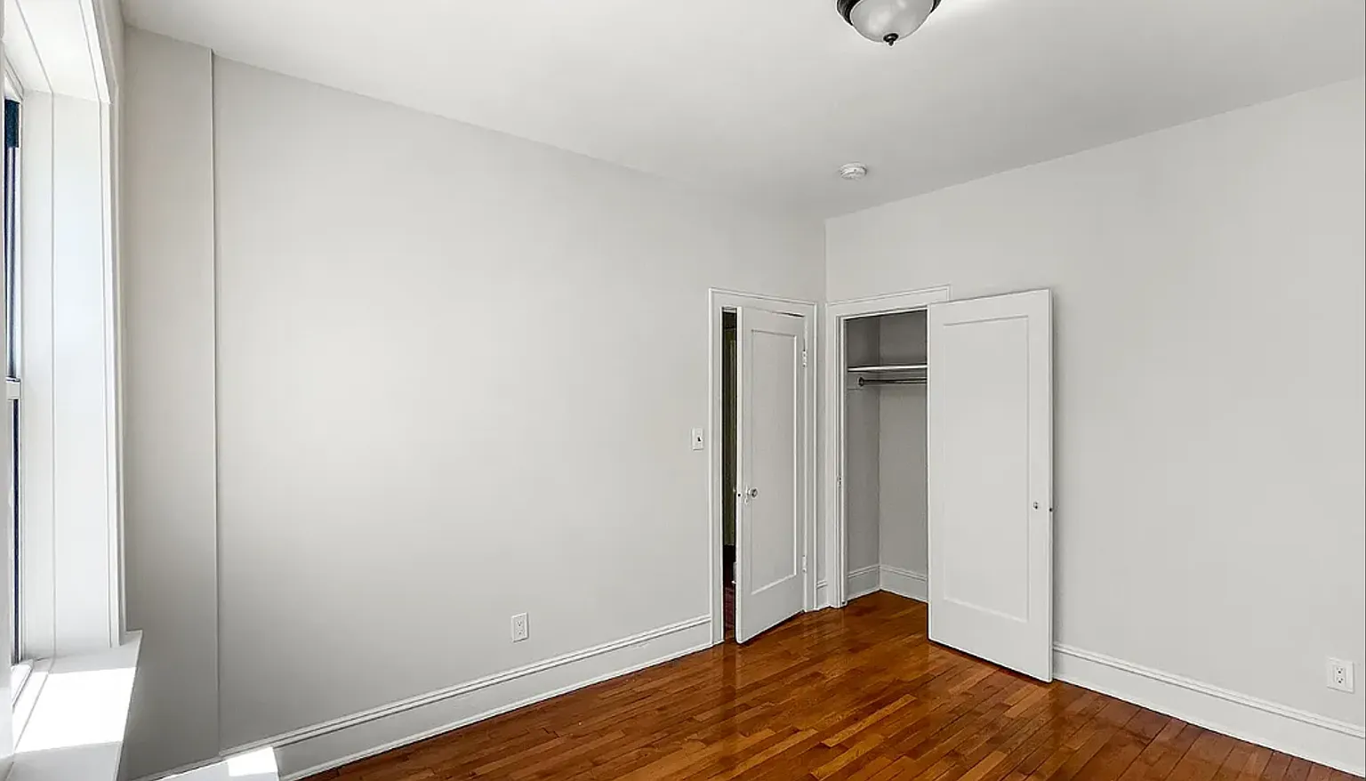 2 bed, 1000 sqft, $2,400 — Photo 3