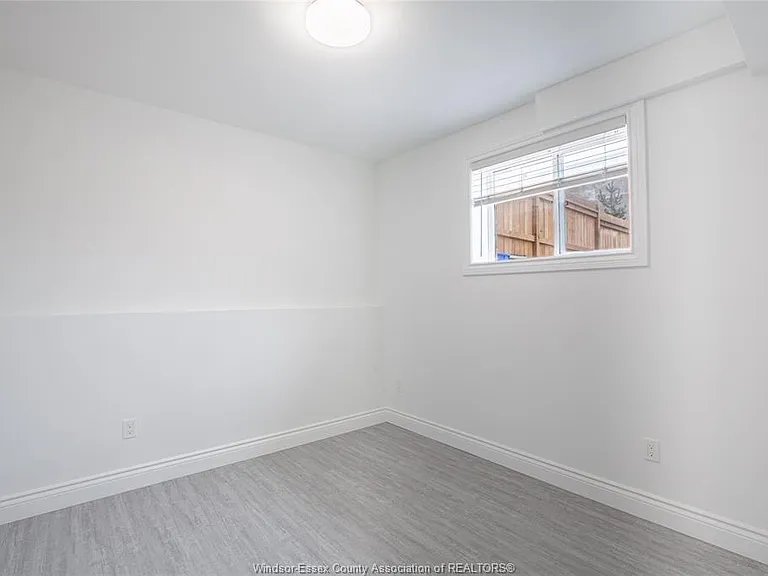 1256 Saint Paul Ave — Photo 9