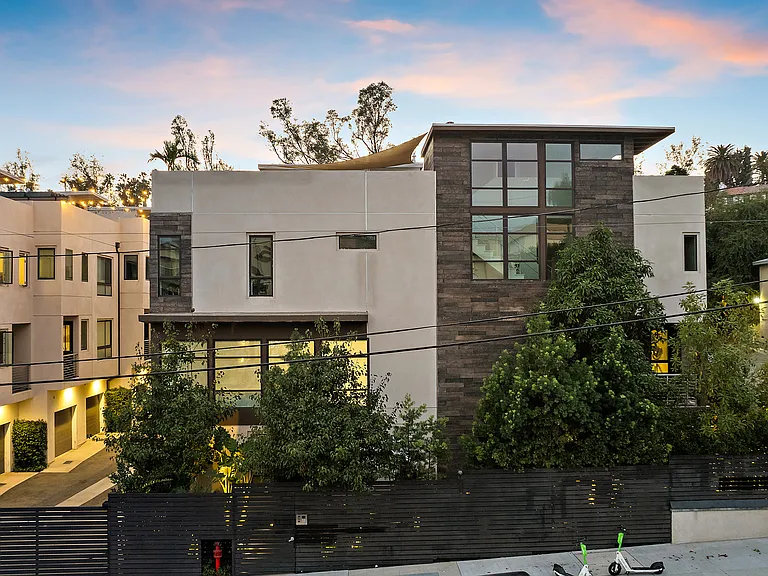 2111 N Cahuenga Blvd #A-1 — Photo 31