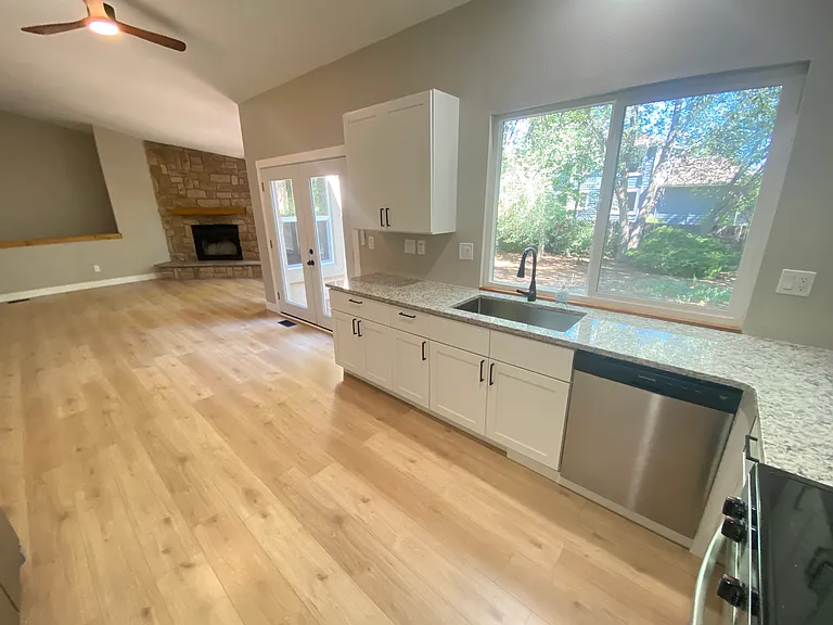 970 Bayfield Dr — Photo 8