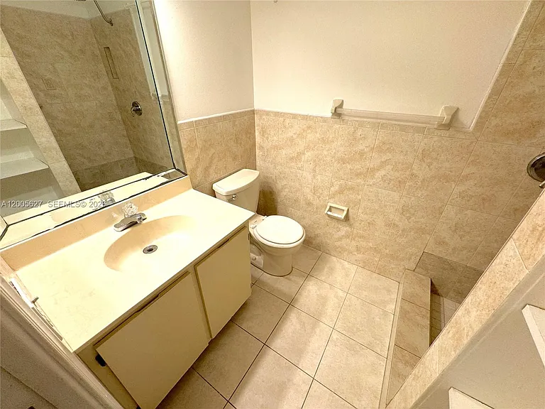 9120 NW 40th St #18 — Photo 11