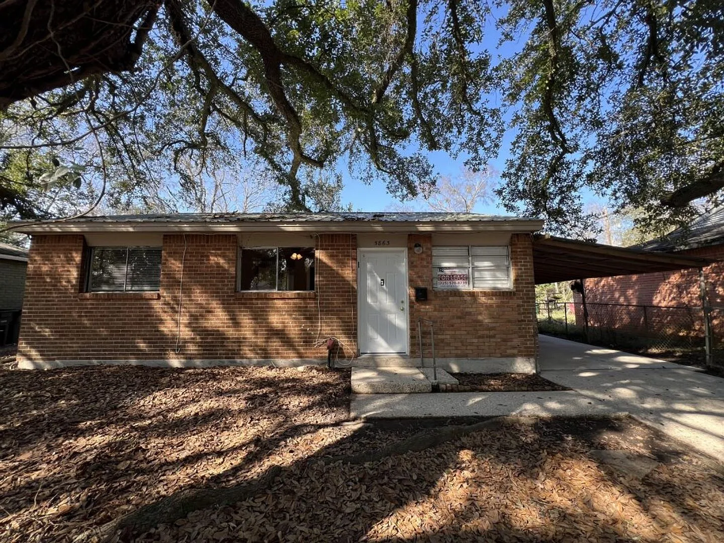 Cozy Brick Home with Covered Parking Denova St. — Photo 1