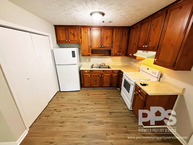 2 bed, 1.0 bath, 766 sqft, $1,099 — Photo 2