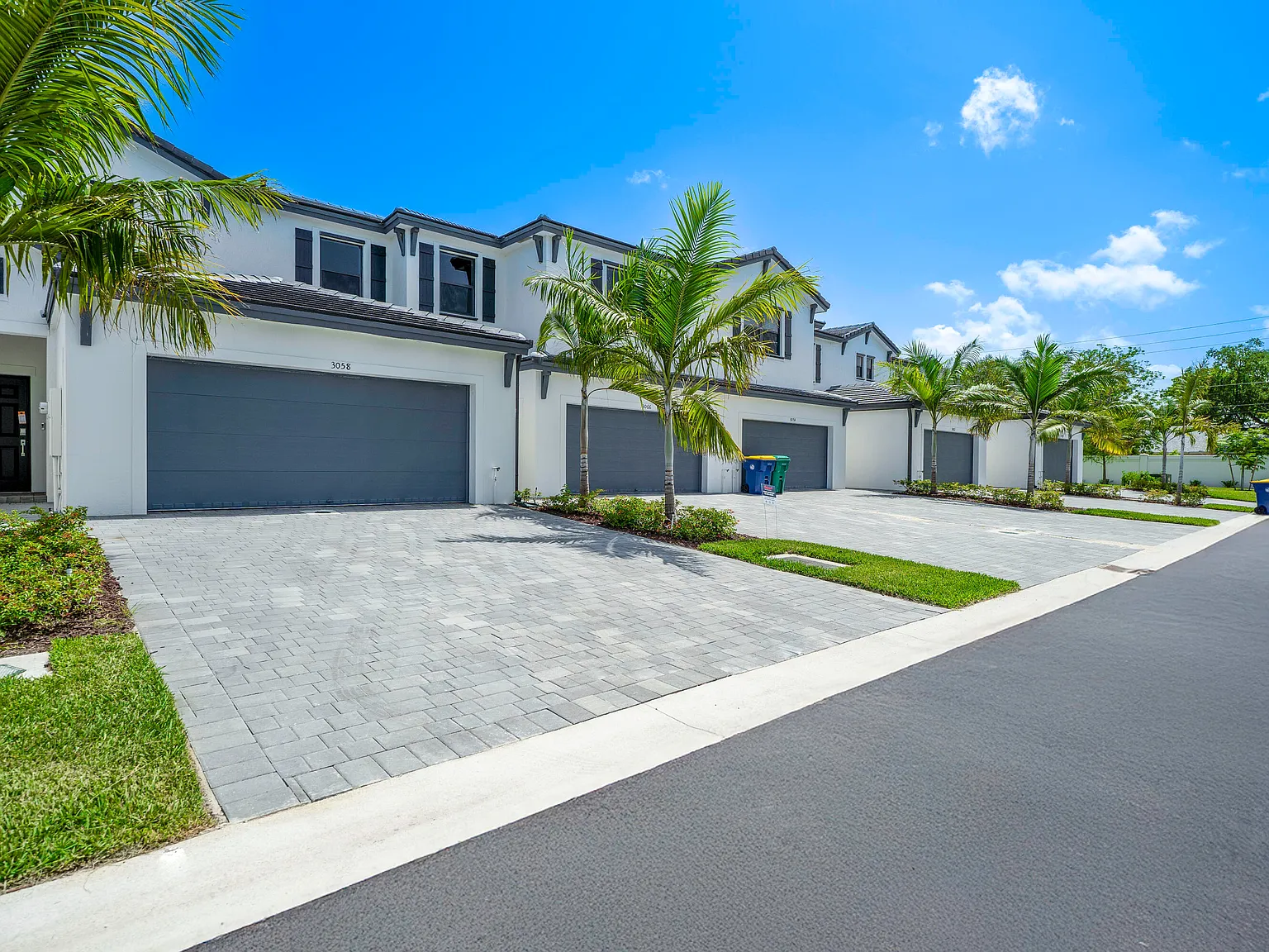 3 bed, 2.5 bath, 1689 sqft, $3,950 — Photo 4