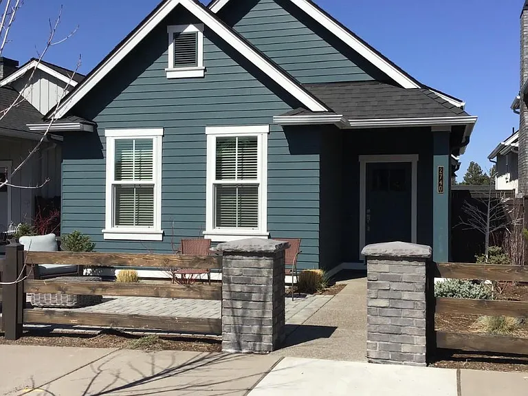 2740 NW Ordway Ave — Photo 2