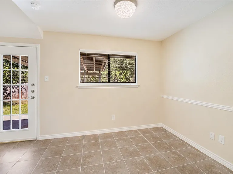 6808 Luckenbach Ln — Photo 8