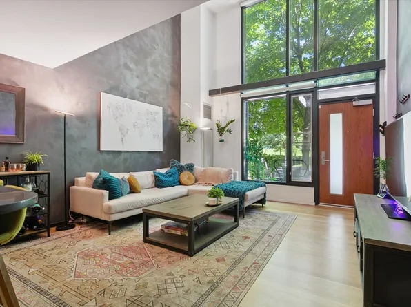 1 Earhart St Unit 114, Cambridge, MA 02141