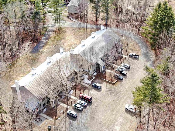 3rd image of 31 Christmas Tree Road #14