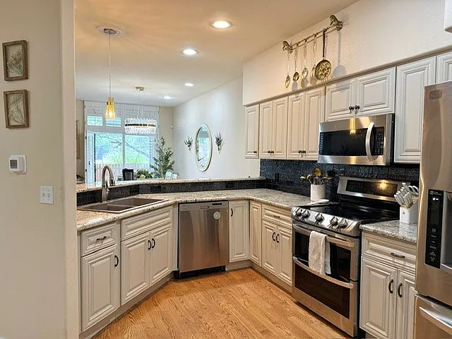 554 S Elm St — Photo 3