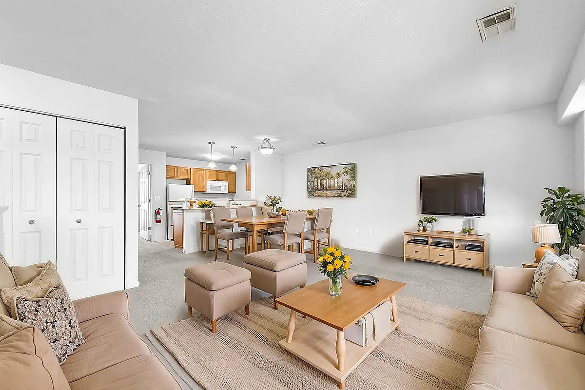Living Area - Whisper Ridge