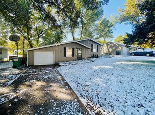 11821 W 67th St, Shawnee, KS 66203