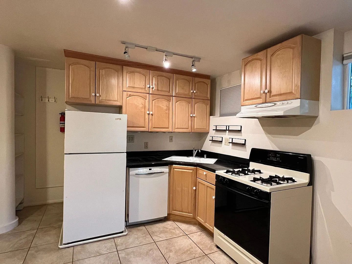 1 Pine Avenue — Photo 3