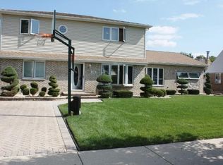 8209 Rutherford Ave, Burbank, IL 60459