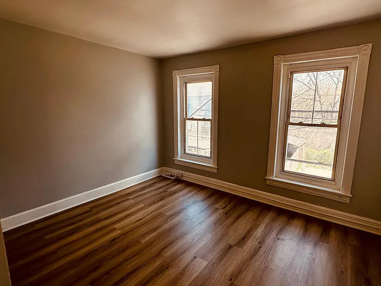 212 N Hall St — Photo 4