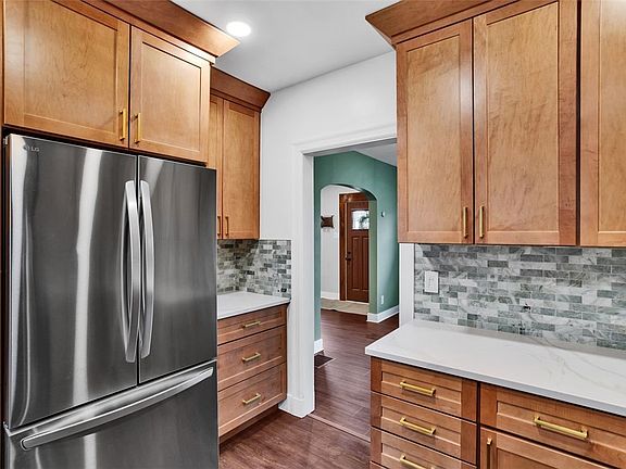 5th image of 180 Richbarn Rd