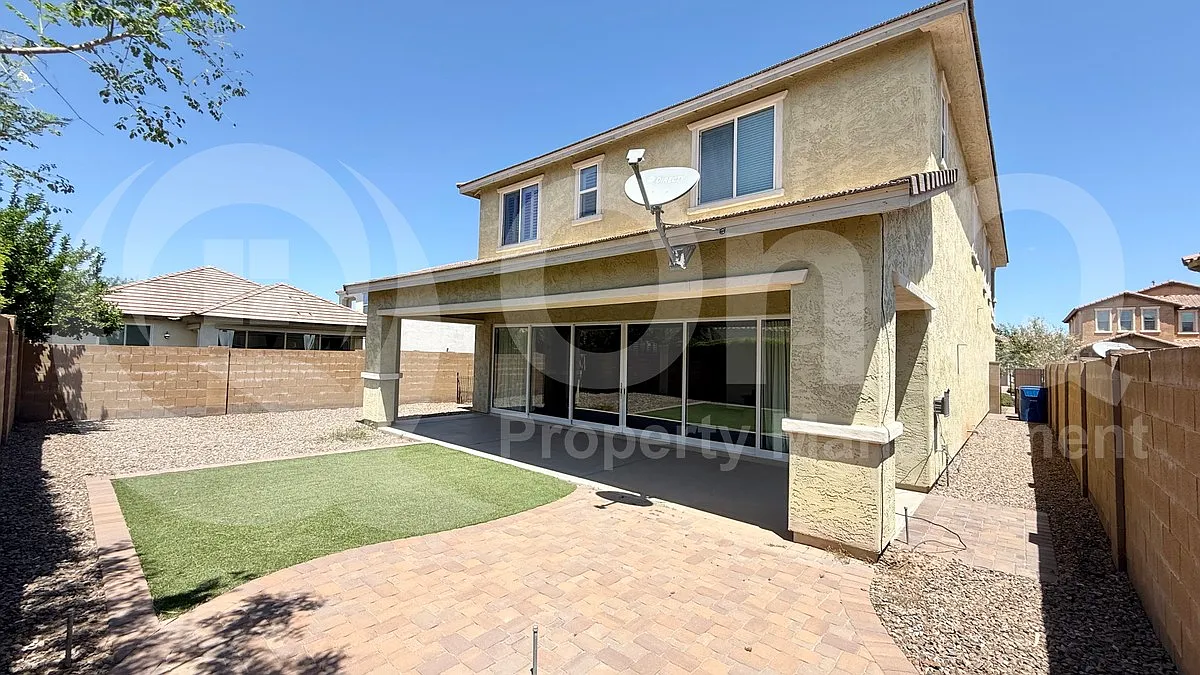 4 bed, 4.5 bath, 3673 sqft, $3,150 — Photo 2
