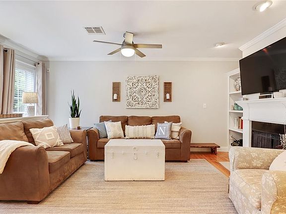 3rd image of 1303 Masons Creek Cir