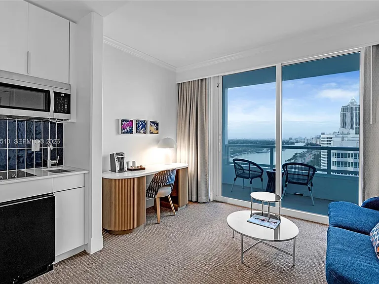 4401 Collins Ave #1609 — Photo 4