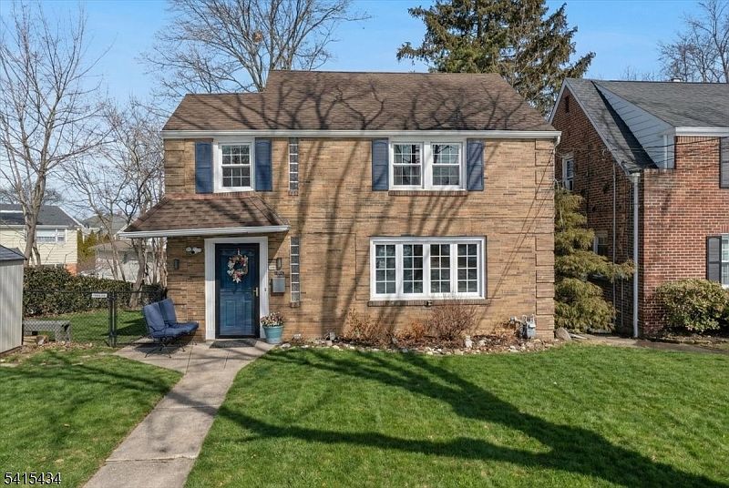 1st image of 124 Hawthorne Ave