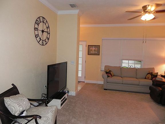 10' Ceiling, Crown Molding