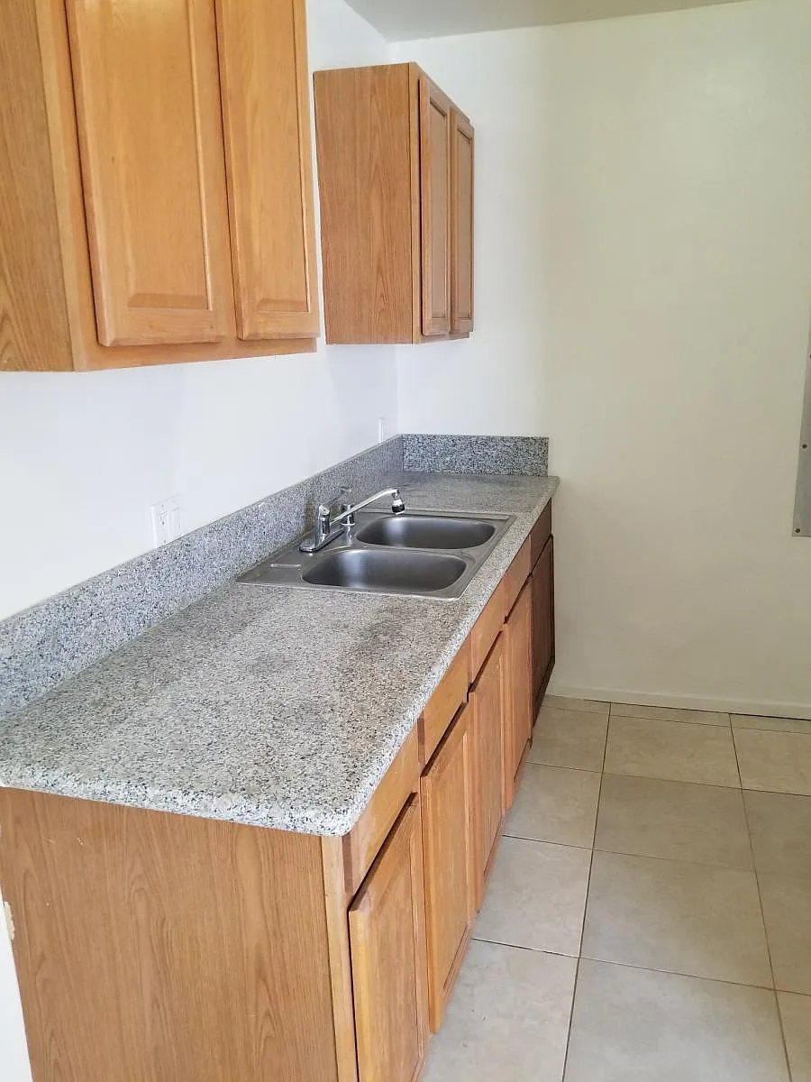 Building Photo - 659 S Webster Ave #17