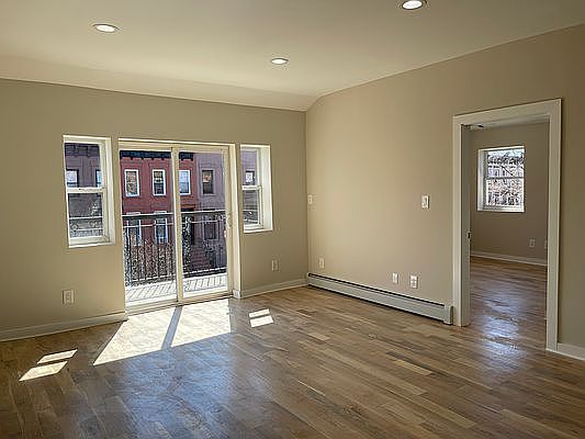 4th image of 157 Van Buren St APT 1