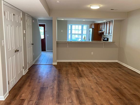 2nd image of 121 Empire Ct #121